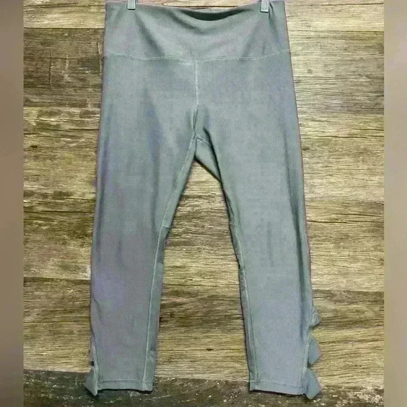 Reebok RBF Gray Capri Women’s Leggings size Large - Picture 1 of 4
